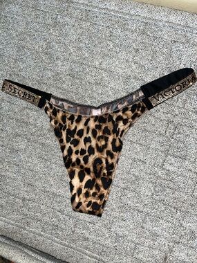 Victoria’s Secret Rhinestone Strap Thong Size Medium